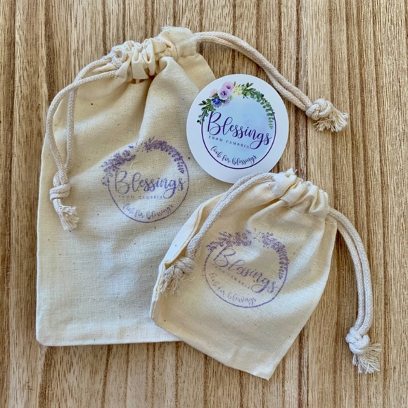 🏷️ Colorful Toucan Brooch Gold Tone Multi Color Crystals - Picture 3 of 3